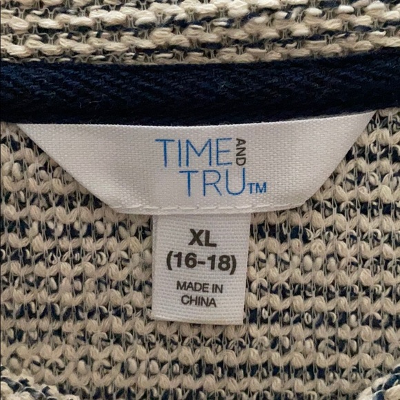 Time And Tru Long Sleeve - Picture 3 of 3